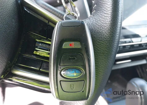 2018 Subaru Outback 3.6R Limited из США, поврежденный, VIN 4S4BSEKC3J3228903